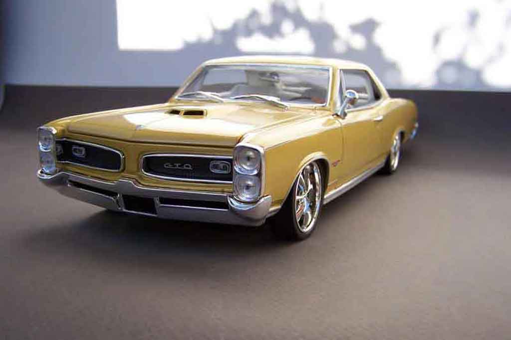 Pontiac GTO 1/18 Welly westcoast tuning modellino in miniatura