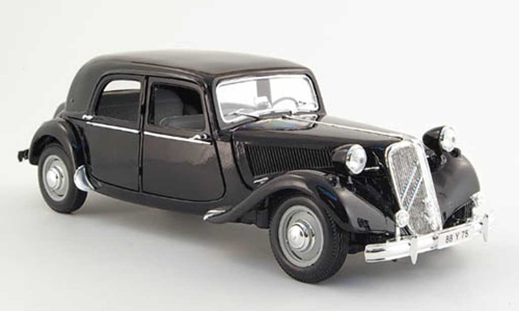Citroen Traction 15 1/18 Maisto 15 cv nero 1952 modellino in miniatura