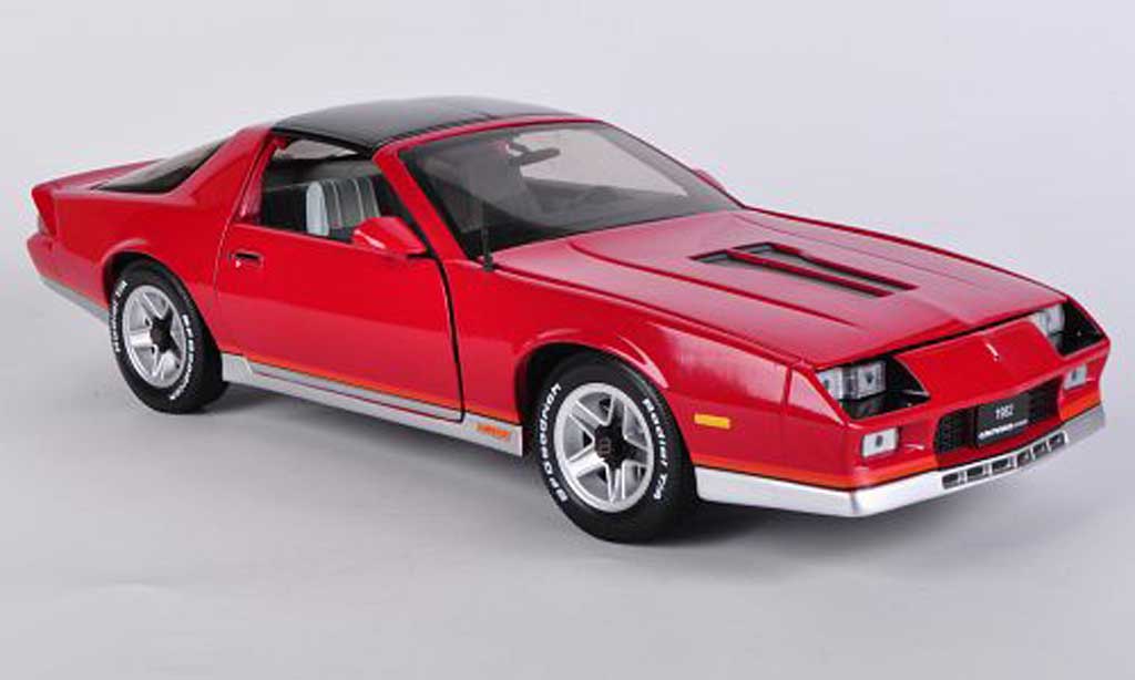 Chevrolet Camaro Z28 1/18 Sun Star Z28 rosso 1982 modellino in miniatura