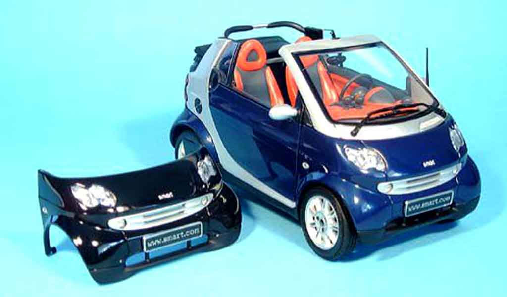 Smart Cabriolet 1/18 Kyosho blu (bodypanel nero) modellino in miniatura