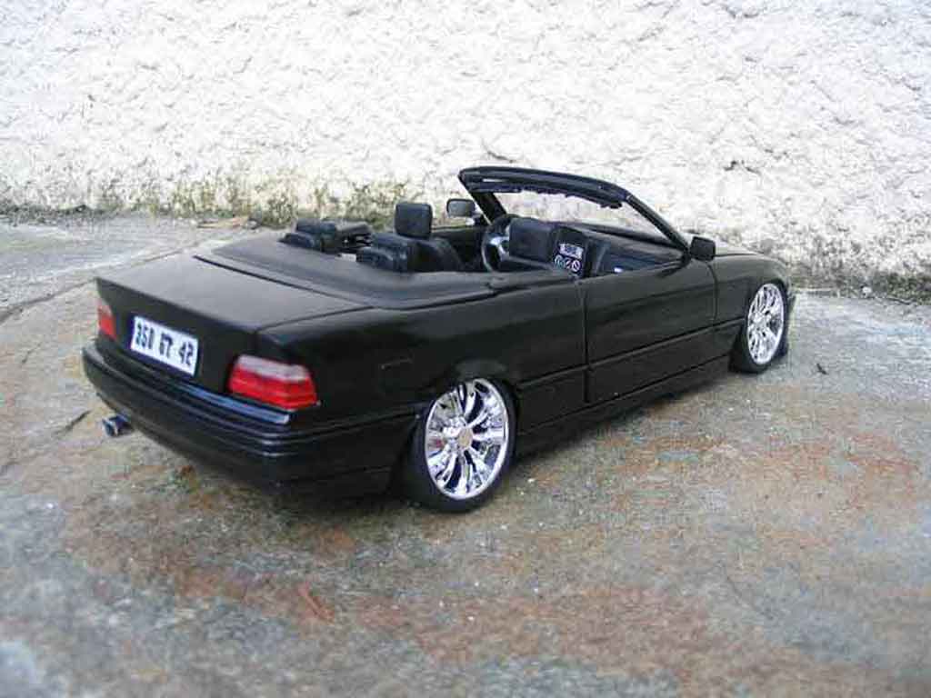 Bmw 325 E36 1/18 Maisto E36 cabriolet nero jantes chromees modellino in miniatura