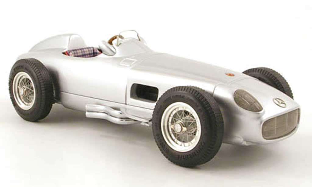 Mercedes W 196 1/18 CMC weltmeister j.m.fangio 1954 modellino in miniatura