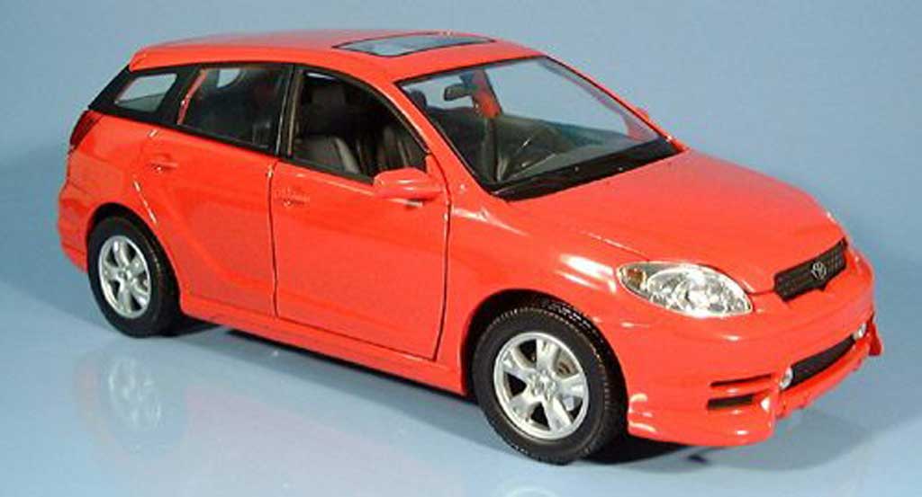 Toyota Matrix 1/18 Yat Ming rosso 2003 modellino in miniatura