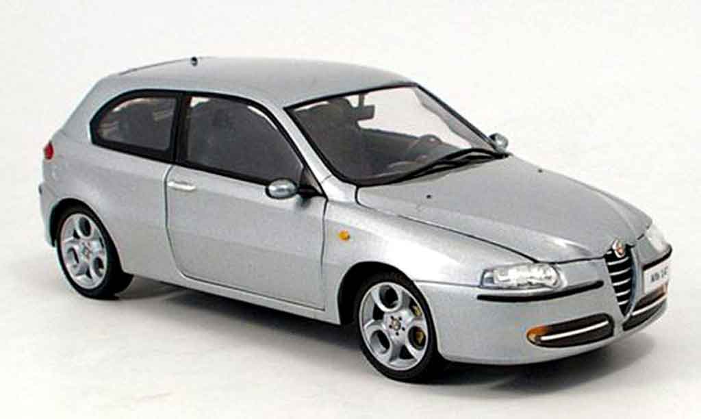Alfa Romeo 147 1/18 Ricko grigio 2003 modellino in miniatura