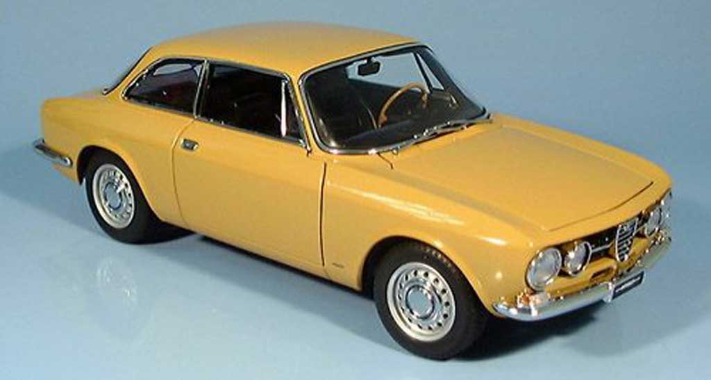 Alfa Romeo 1750 GTV 1/18 Autoart GTV beige millennium edition 1967 modellino in miniatura