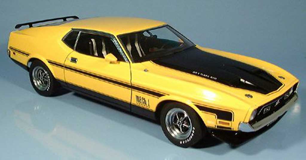 Ford Mustang 1971 1/18 Autoart 1971 mach i fastback giallo modellino in miniatura