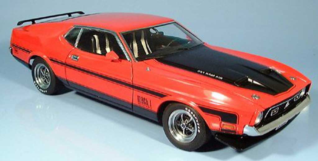 Ford Mustang 1971 1/18 Autoart 1971 mach i fastback rosso modellino in miniatura