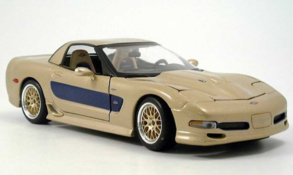 Chevrolet Corvette 1/18 Maisto guldstrand gold modellino in miniatura