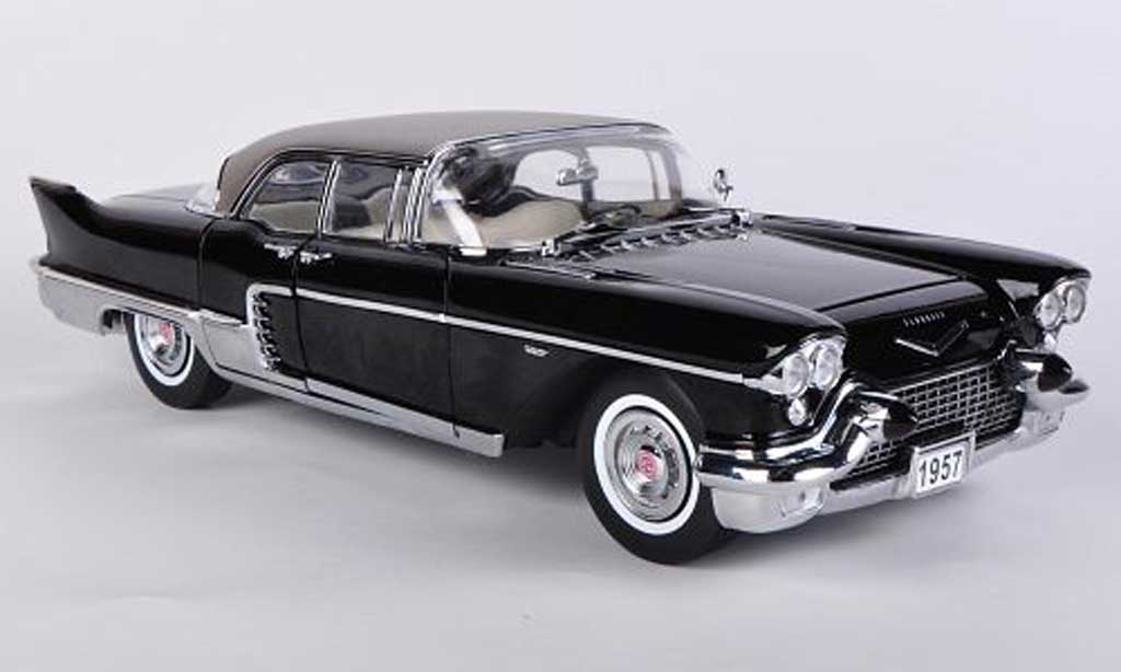 Cadillac Brougham 1/18 Sun Star nero 1957 modellino in miniatura