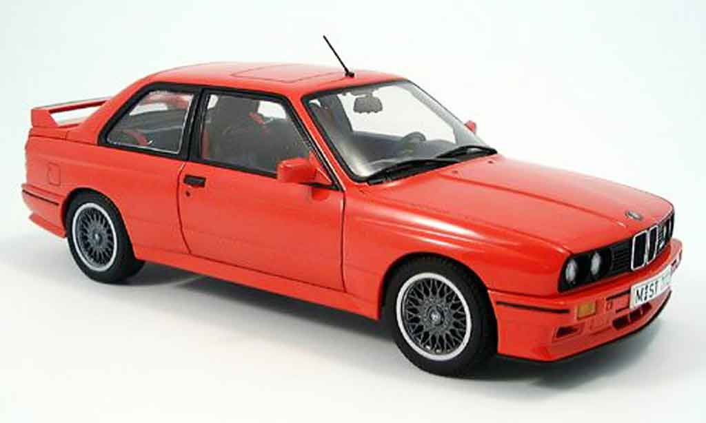 Bmw M3 E30 1/18 Autoart E30 rosso modellino in miniatura