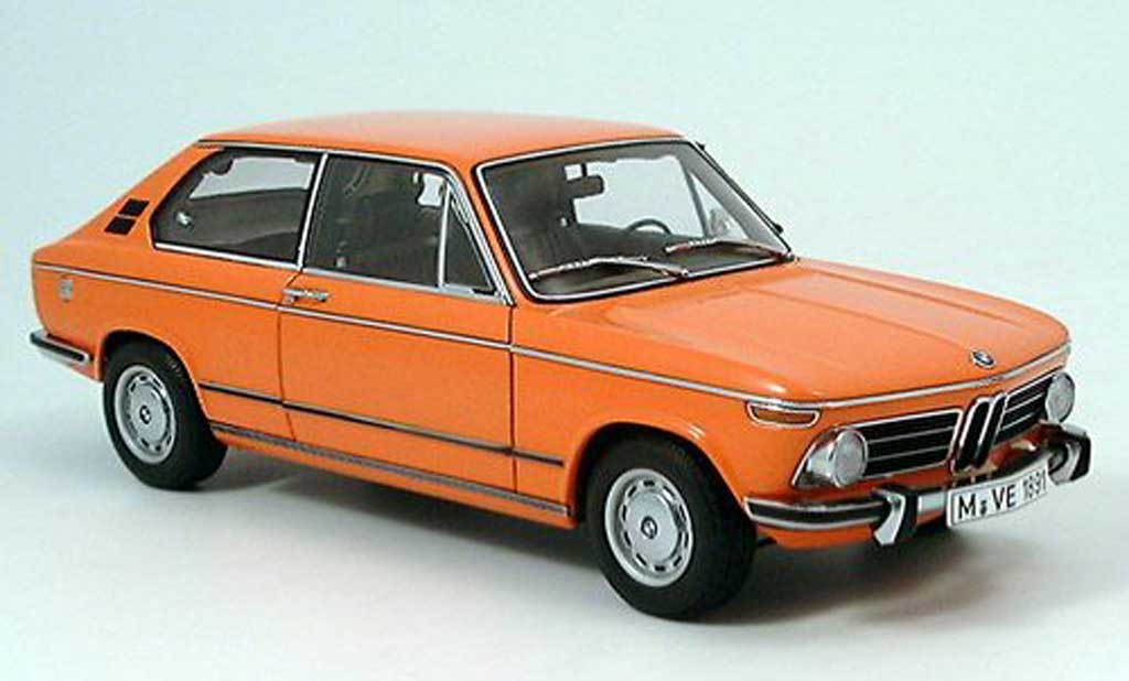 Bmw 2000 Touring 1/18 Autoart Touring tii orange 1973 modellino in miniatura