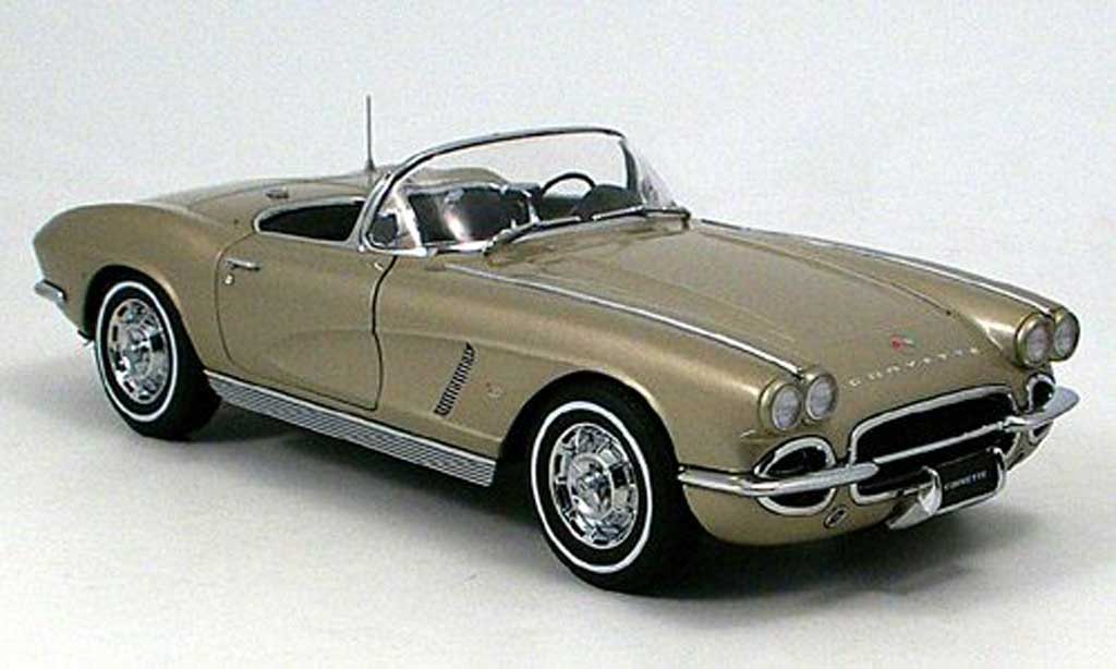 Chevrolet Corvette C1 1/18 Autoart C1 beige millenium edition 1962 modellino in miniatura