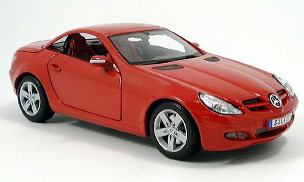Mercedes Classe SLK 1/18 Maisto rosso toit ferme 2004 modellino in miniatura
