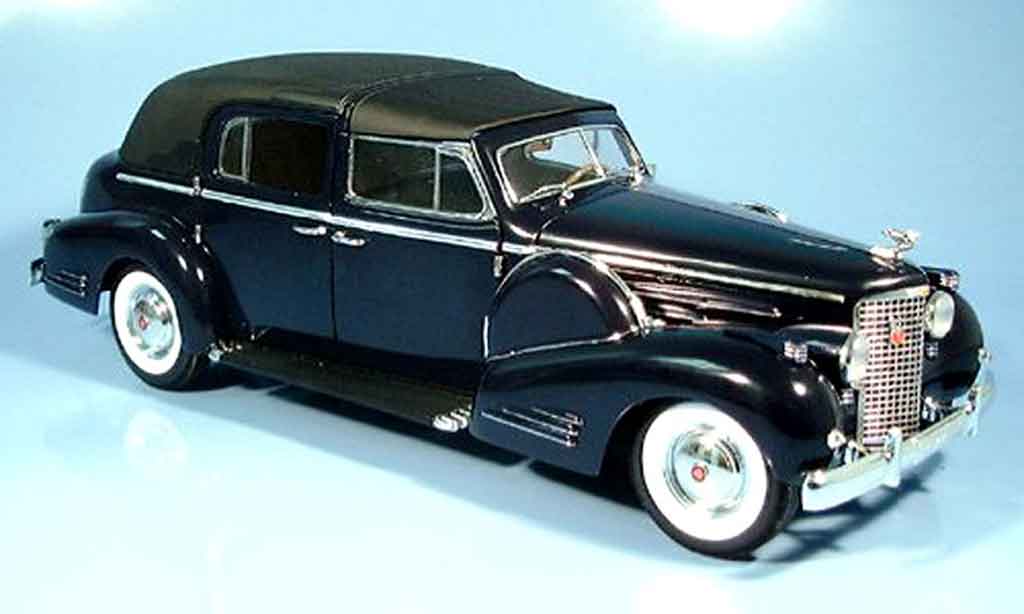 Cadillac Fleetwood 1/18 Signature v16 blu 1938 modellino in miniatura