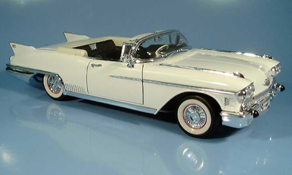 Cadillac Eldorado 1/18 Yat Ming Biarritz bianco 1958 modellino in miniatura