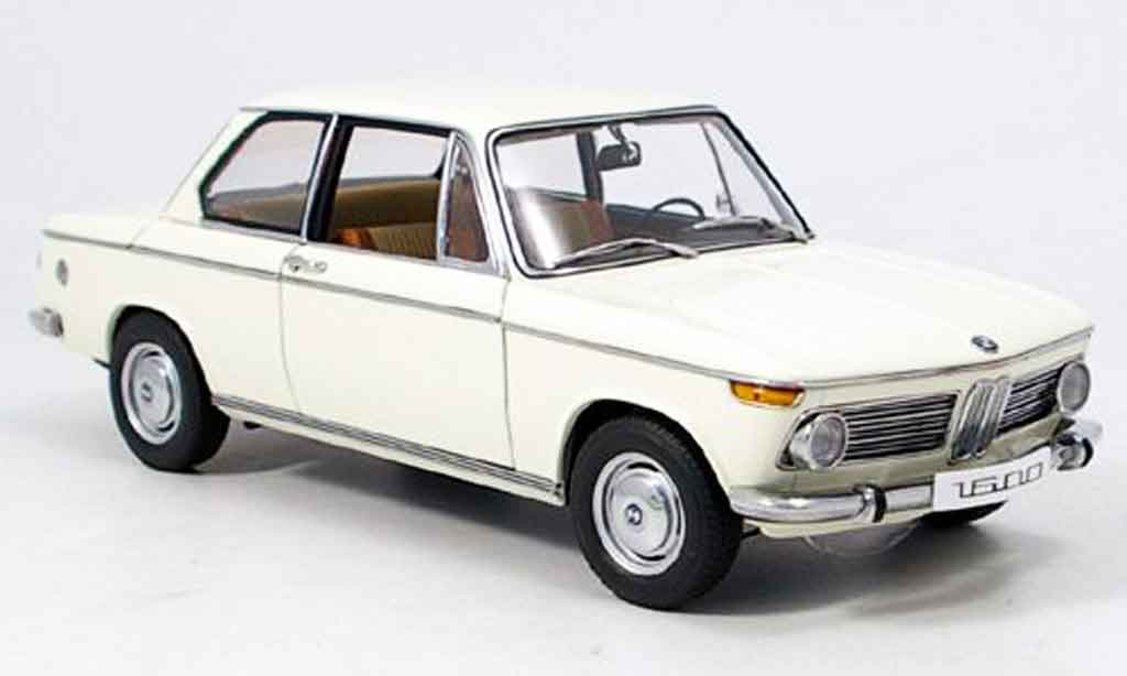 Bmw 1602 1/18 Autoart e10 bianco 1971 modellino in miniatura