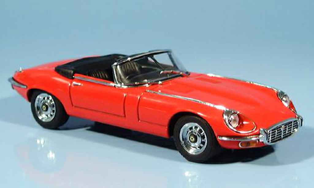 Jaguar E-Type 1/43 Autoart cabriolet serie iii v12 rosso modellino in miniatura