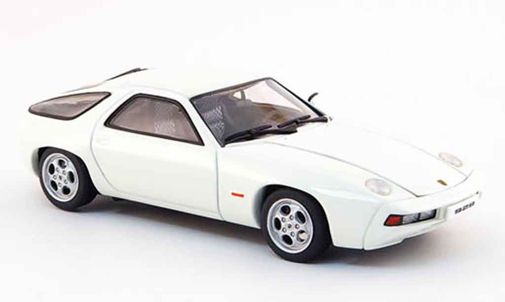 Porsche 928 1977 1/43 Autoart 1977 bianco zu offnende Motorhaube modellino in miniatura