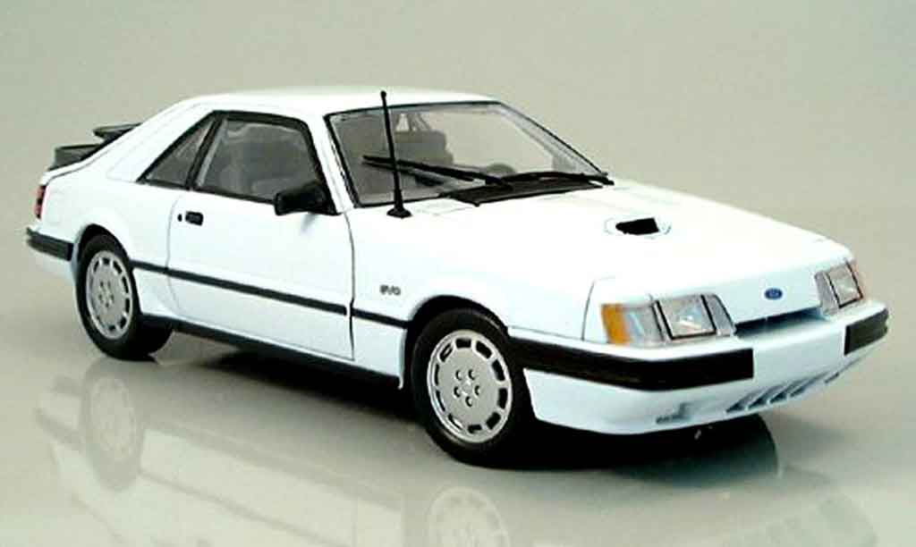 Ford Mustang 1986 1/18 Welly 1986 svo bianco modellino in miniatura