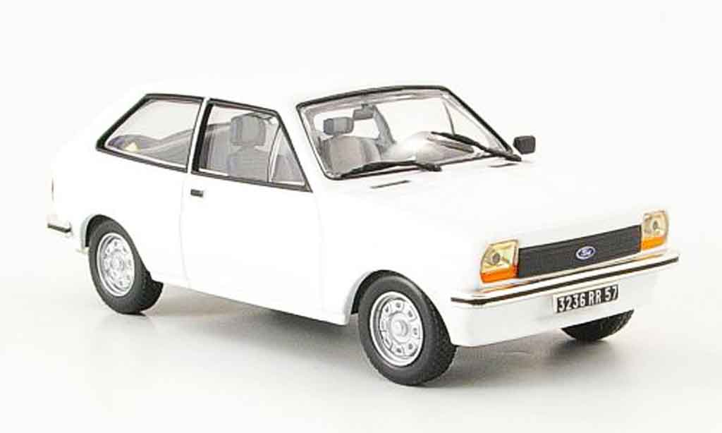 Ford Fiesta 1/43 IXO bianco 1976 modellino in miniatura