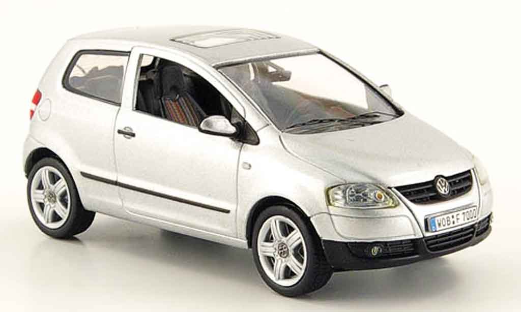 Volkswagen Fox 1/43 Schuco grigio metallisee avec lenkung 2005 modellino in miniatura