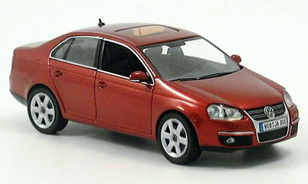 Volkswagen Jetta 1/43 Schuco rosso 2005 modellino in miniatura