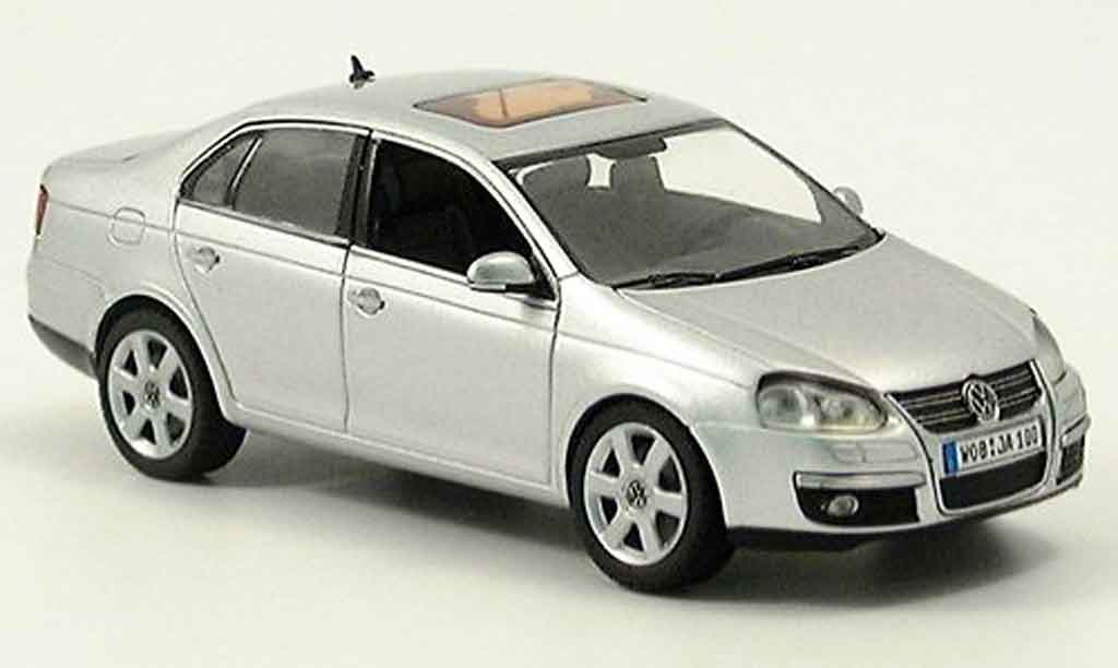 Volkswagen Jetta 1/43 Schuco grigio metallisee 2005 modellino in miniatura