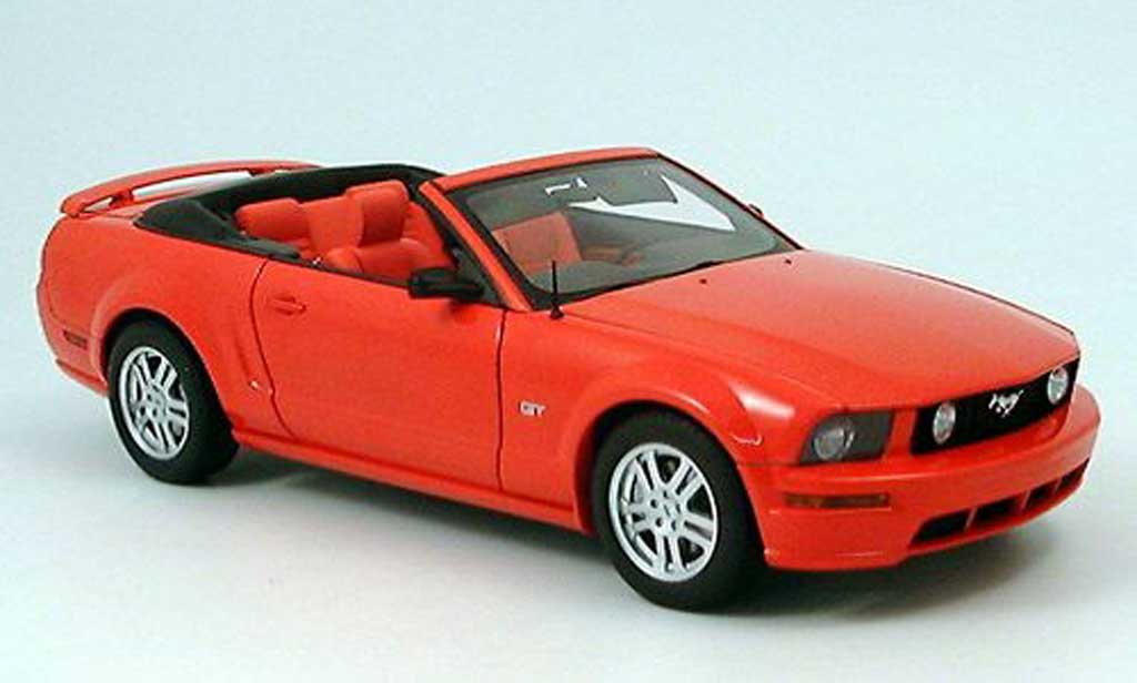 Ford Mustang 2005 1/18 Autoart 2005 gt convertibile rosso modellino in miniatura