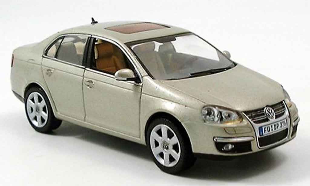 Volkswagen Jetta 1/43 Schuco beige 2005 modellino in miniatura