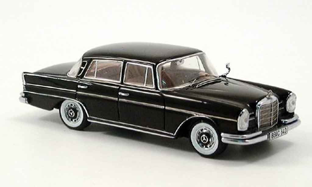 Mercedes 300 SE 1/43 Spark SE (W 112) nero modellino in miniatura