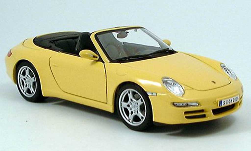 Porsche 997 Cabriolet 1/18 Maisto Cabriolet S giallo modellino in miniatura