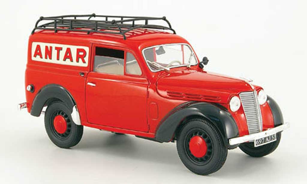 Renault Juvaquatre 1/18 Solido rosso antar 1952 modellino in miniatura