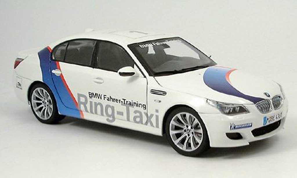 Bmw M5 E60 1/18 Kyosho E60 ring taxi nurburgring 2005 modellino in miniatura