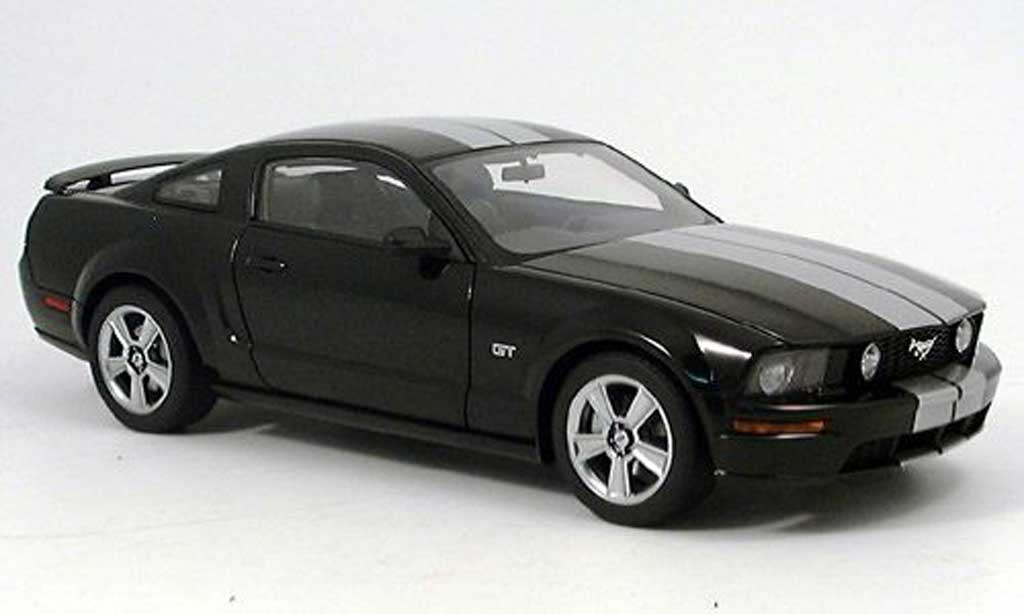 Ford Mustang 2005 1/18 Autoart 2005 gt nero modellino in miniatura