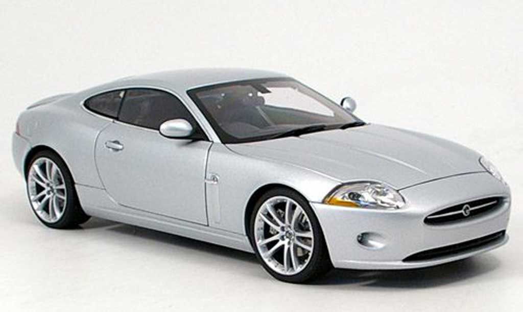 Jaguar XK coupe 1/18 Autoart coupe grigio 2005 modellino in miniatura