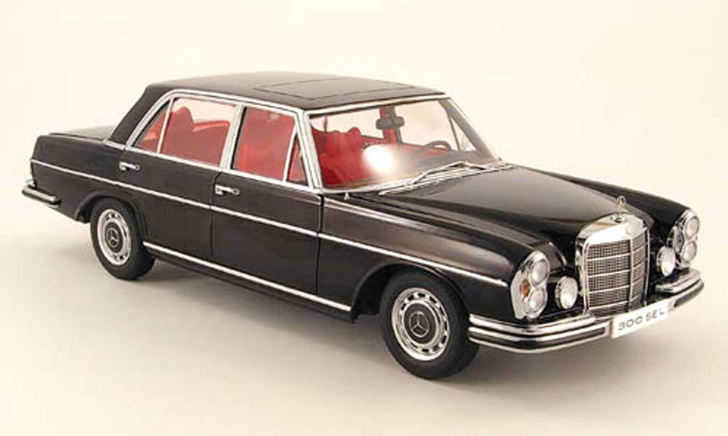 Mercedes 300 SEL 1/18 Autoart SEL 6.3 nero 1970 modellino in miniatura