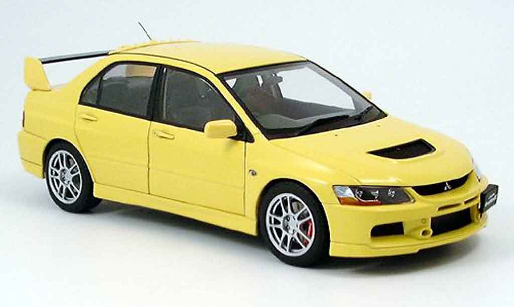 Mitsubishi Lancer Evolution IX 1/18 Autoart Evolution IX gsr giallo modellino in miniatura