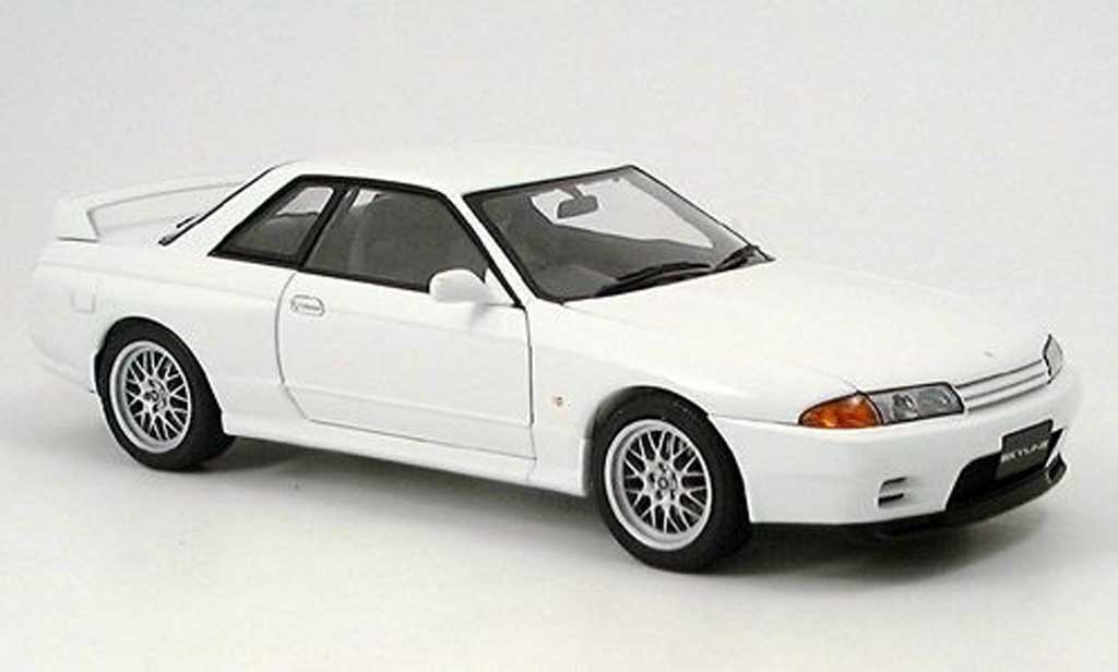 Nissan Skyline R32 1/18 Autoart R32 gtr v-spec.ii bianco modellino in miniatura