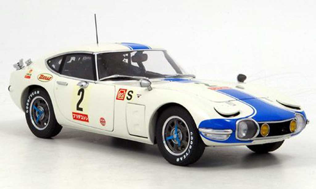 Toyota 2000 GT Fuji 1/18 Autoart Fuji no.2 24h 1967 modellino in miniatura