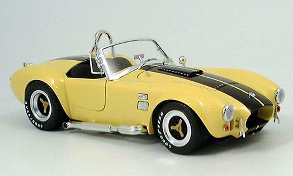 Shelby Ac Cobra 1/18 Shelby Collectibles 427 giallo nero modellino in miniatura
