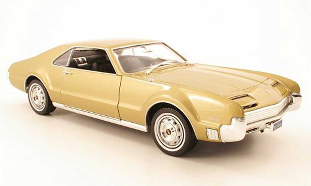 Oldsmobile Toronado 1/18 Yat Ming or 1966 modellino in miniatura