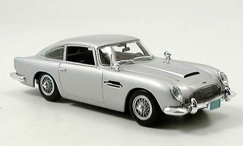 Aston Martin DB5 1/43 Minichamps james bond casino royal modellino in miniatura