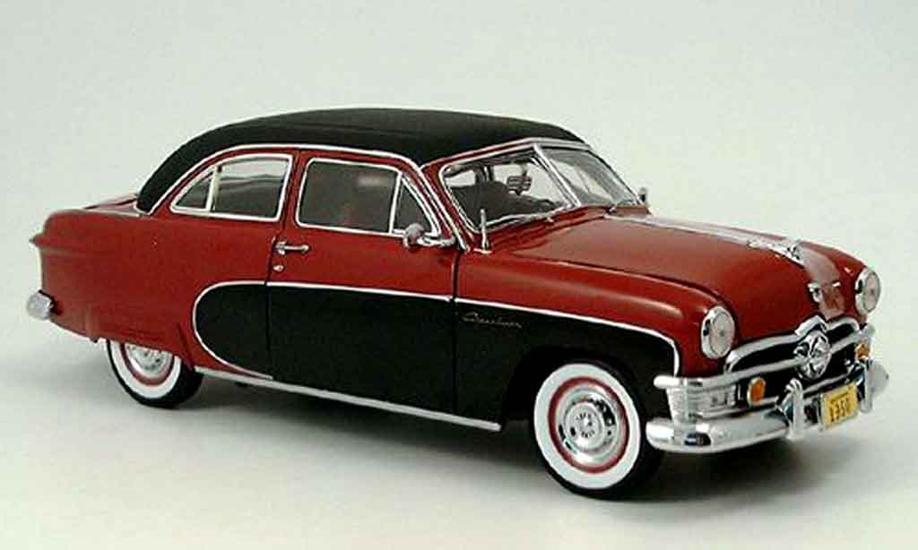 Ford Crestliner 1/18 Precision rosso-nero 1950 modellino in miniatura