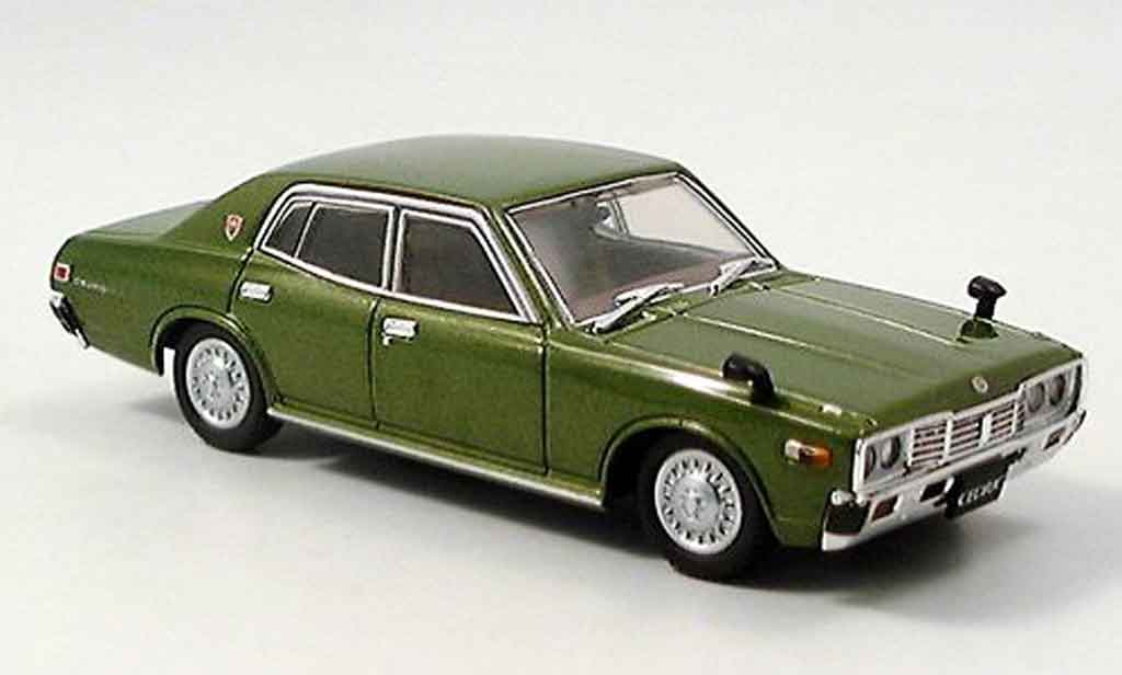 Nissan Cedric 330 1/43 Aoshima grun 1977 modellino in miniatura