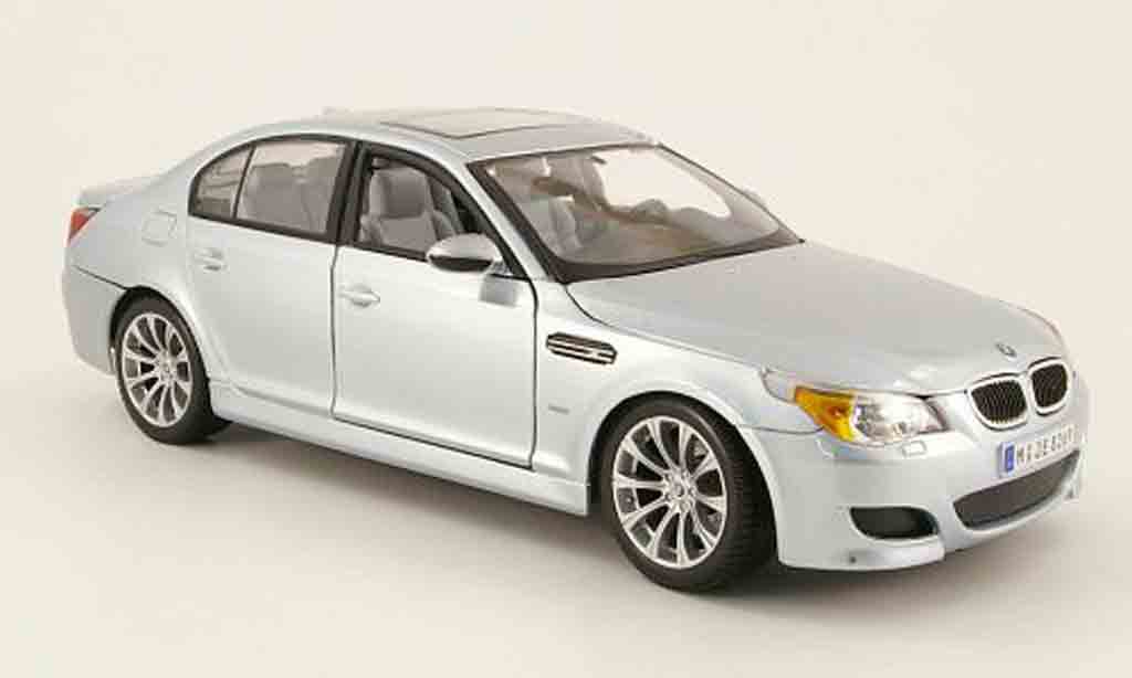 Bmw M5 E60 1/18 Maisto E60 grigio blu modellino in miniatura