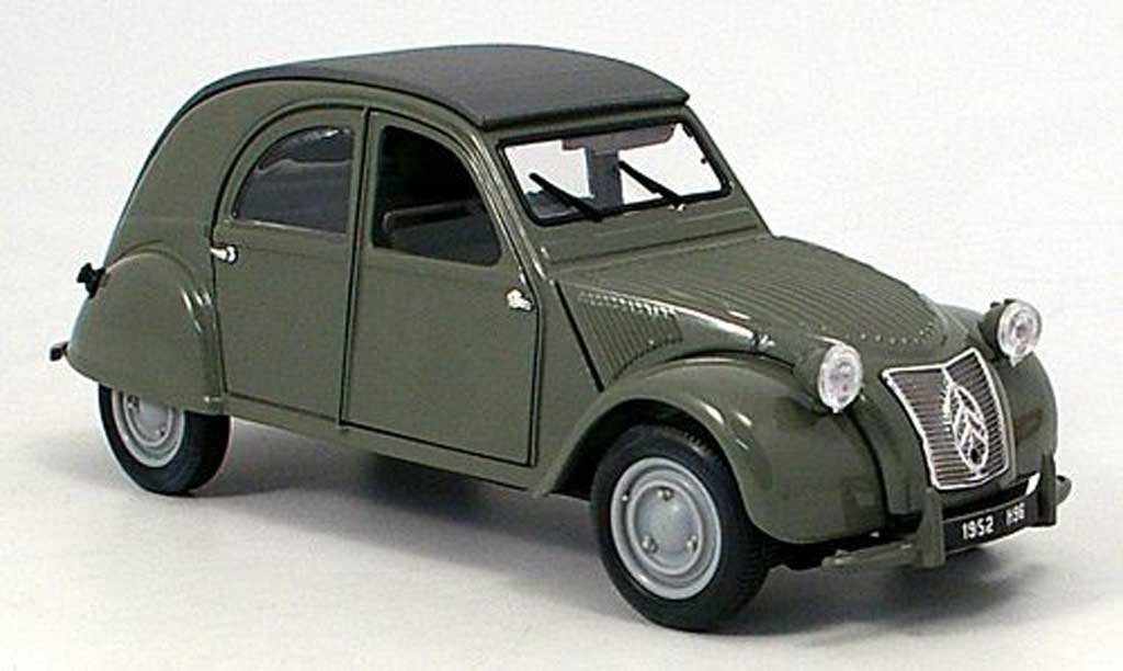 Citroen 2CV 1/18 Maisto olivgrun modellino in miniatura