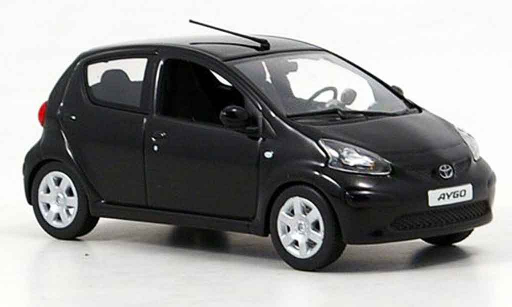 Toyota Aygo 1/43 Minichamps nero 2005 modellino in miniatura