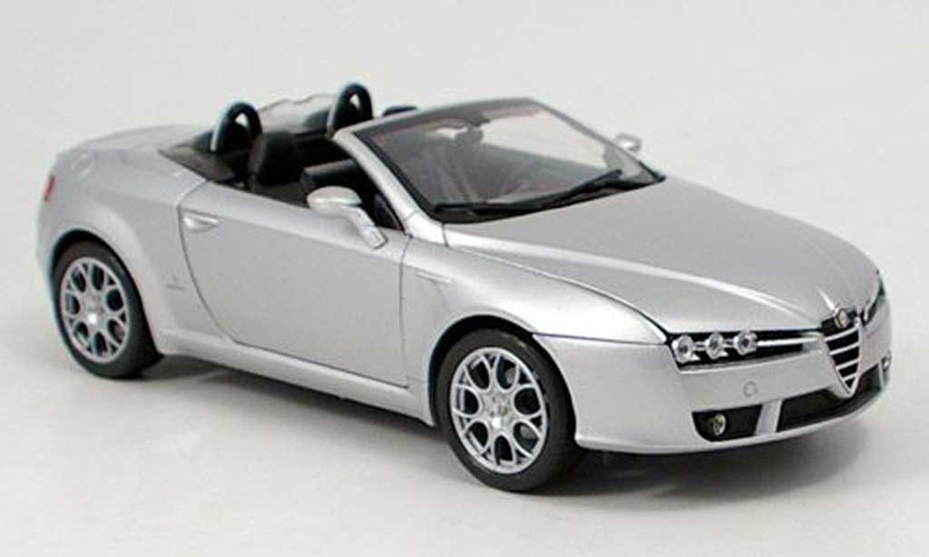 Alfa Romeo Spider 1/18 Welly grigio 2007 modellino in miniatura