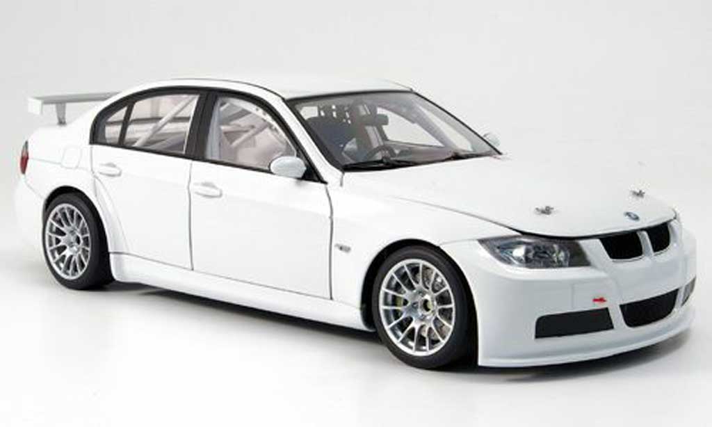 Bmw 320 E90 1/18 Autoart E90 si bianco plain body version 2006 WTCC test car modellino in miniatura