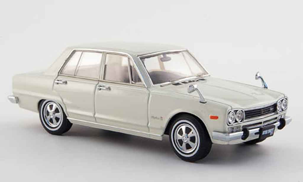 Nissan Skyline 2000 1/43 Ebbro 2000 GT (GC10) bianco 4 Turer 1968 modellino in miniatura
